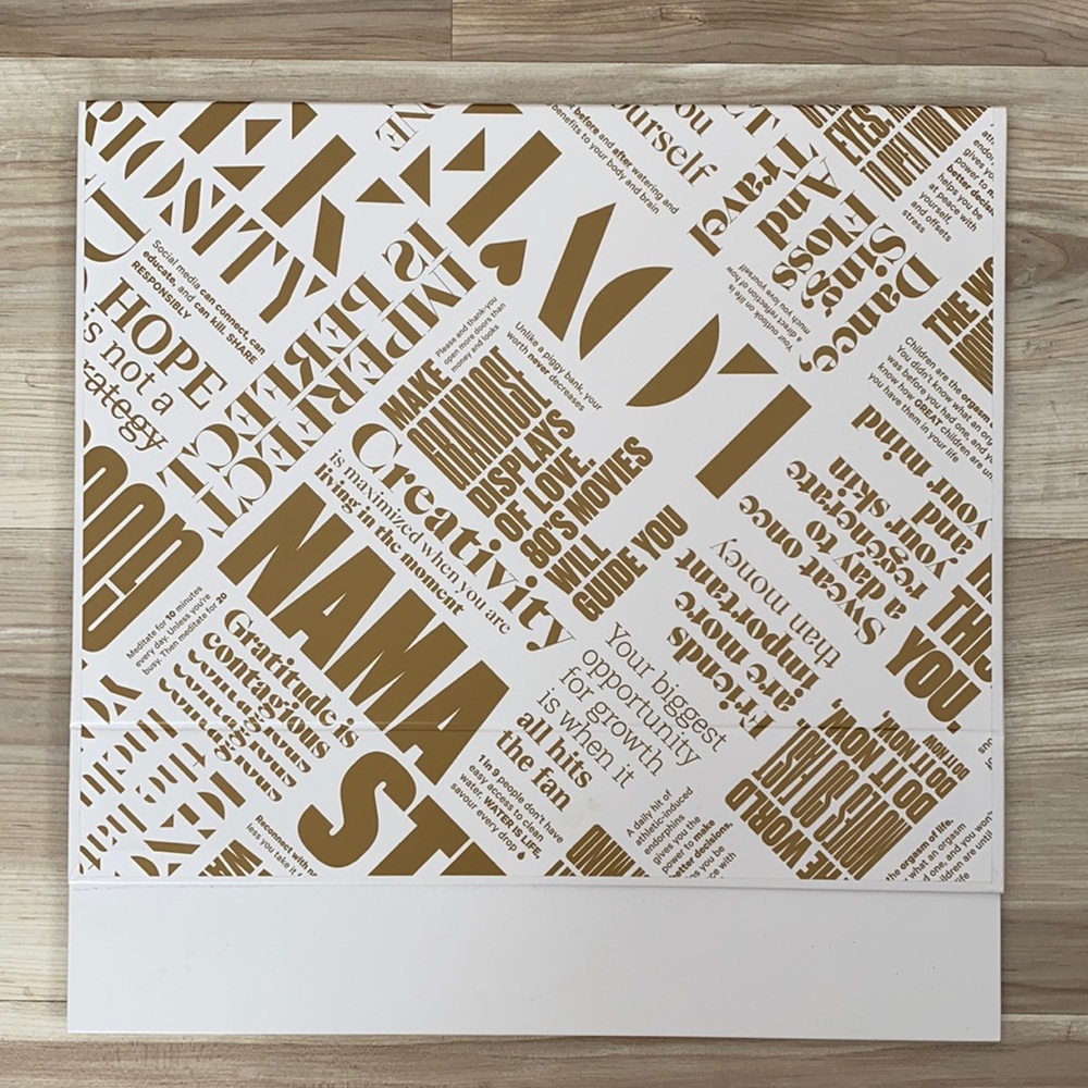 ❤️ Lululemon gold and white gift box